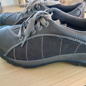 KEEN Leather Shoes Size  6.5